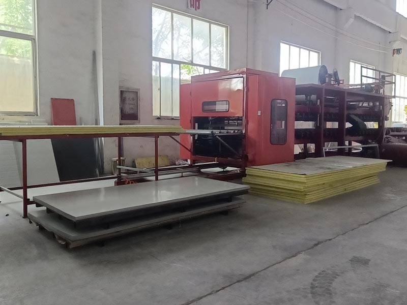 玻纤彩钢复合机器