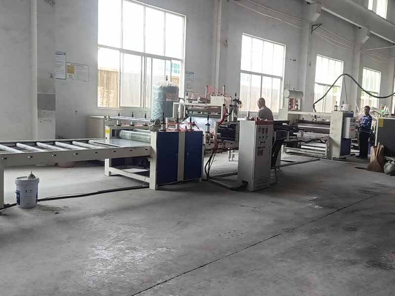 镁质彩钢复合机器1